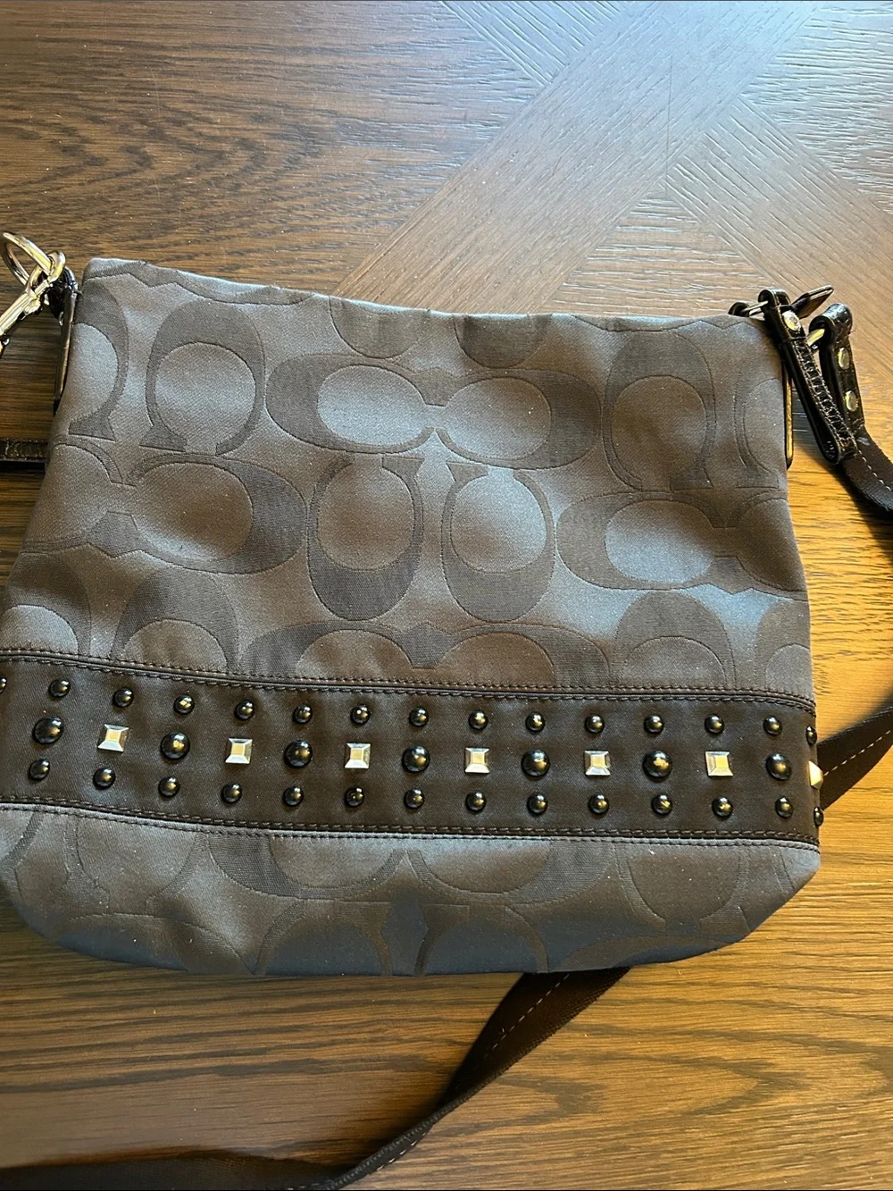 Coach Black Signature Sateen Crossbody w Stud Accents EXCELLENT CONDITION 12x10 - Picture 4 of 11